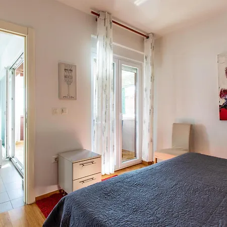 Apartment Awesome In With Kitchen Zadar