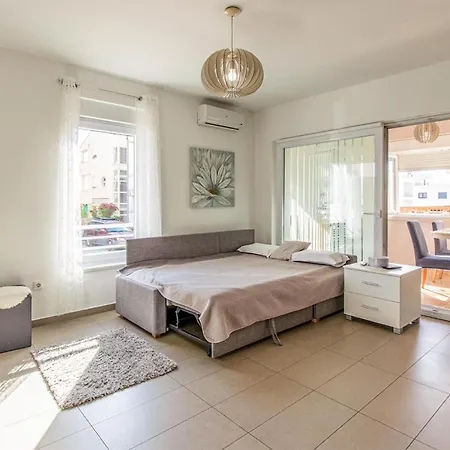 Apartment Awesome In With Kitchen Zadar