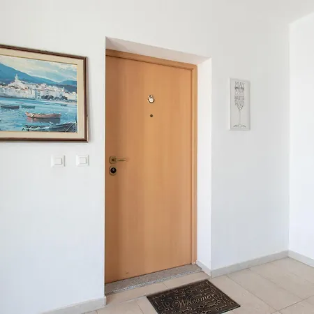Awesome In With Kitchen Apartment *