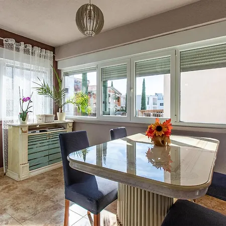 Awesome In With Kitchen Apartment Zadar