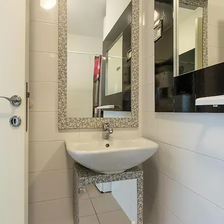Appartamento Awesome In With Kitchen